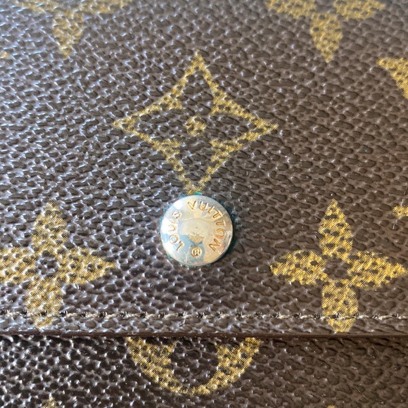 Authentic Louis Vuitton Trifold Wallet with unbranded chain included - Picture 13 of 13